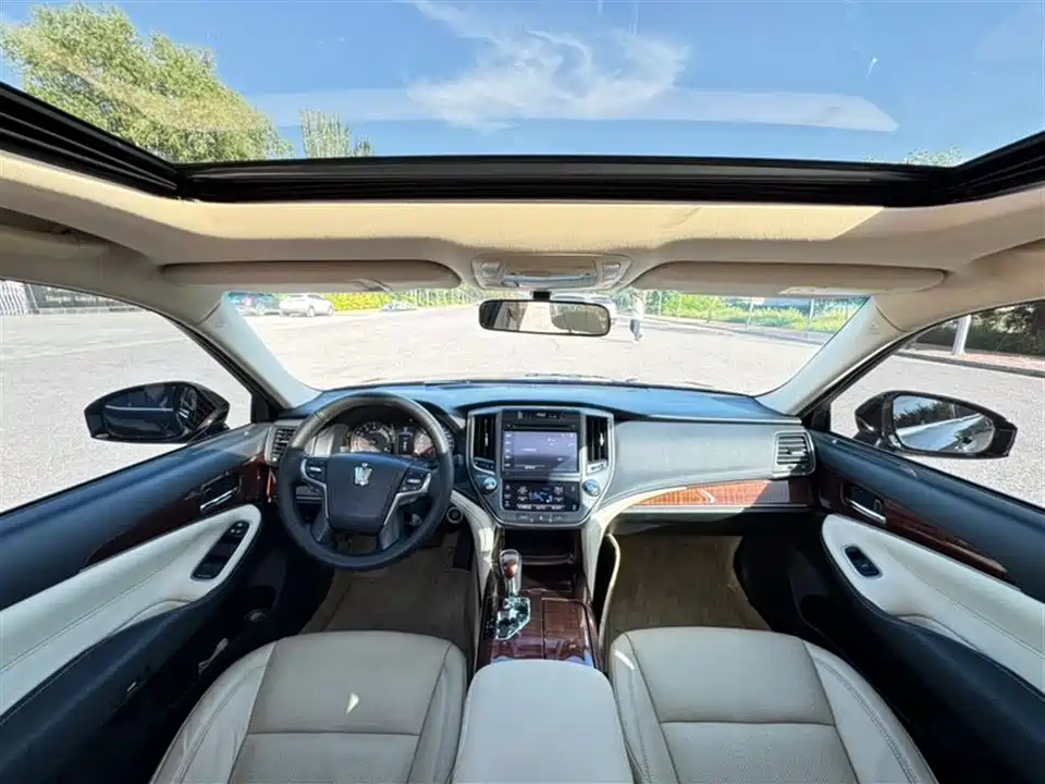 Toyota crown