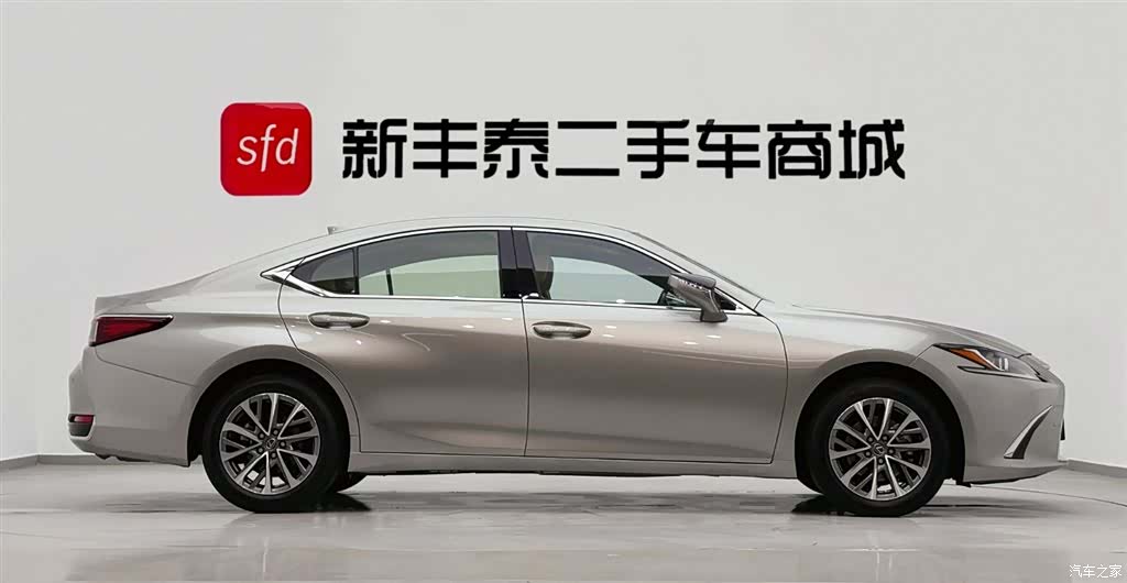 Lexus ES, 2022 3