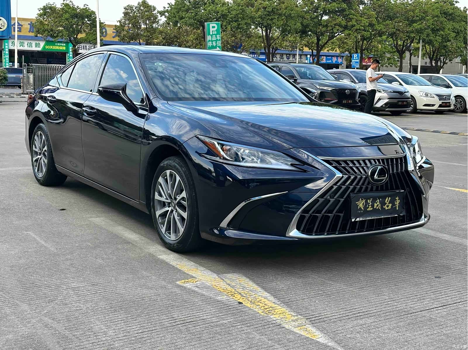 Lexus ES, 2022 3