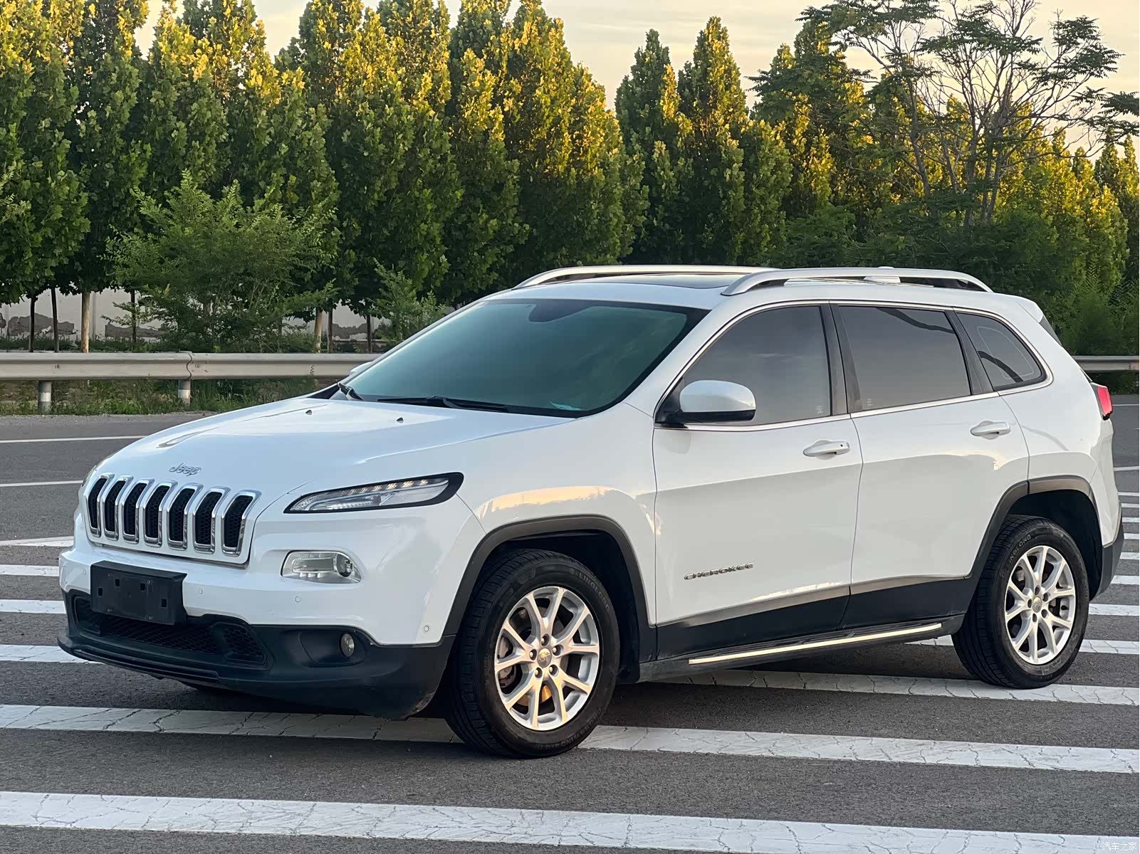 Jeep Cherokee, 2016 1
