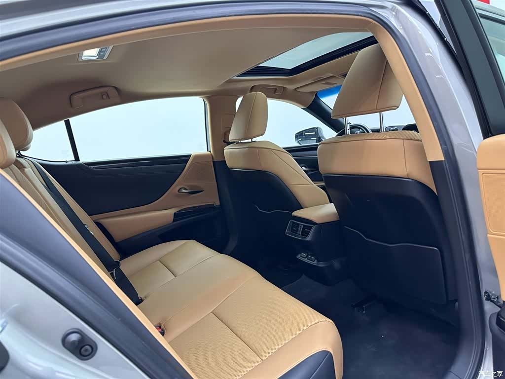 Lexus ES, 2022 22