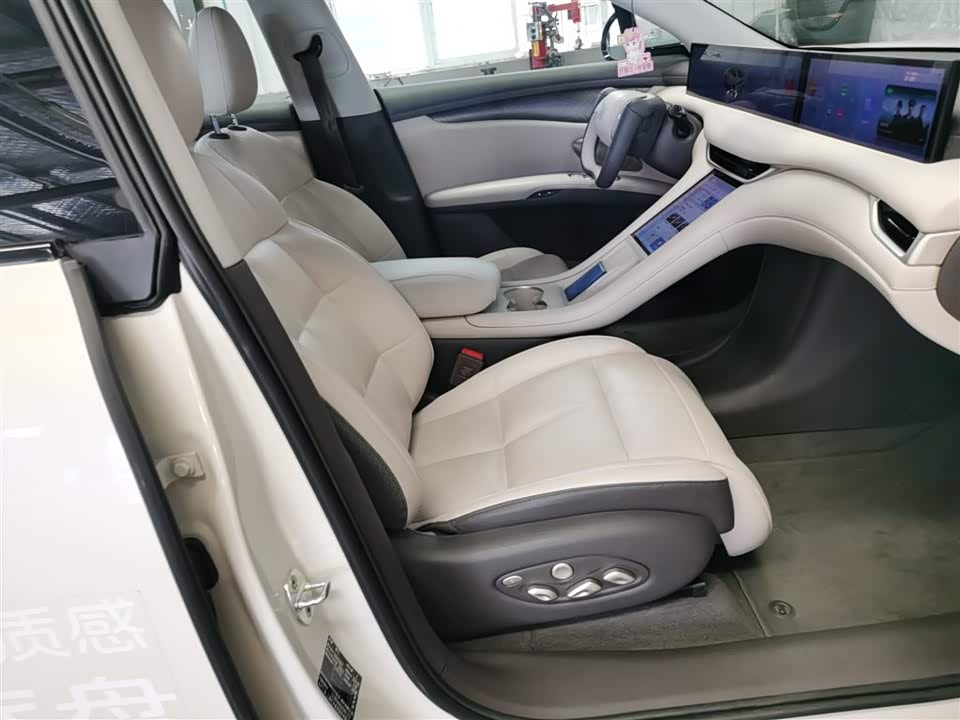 IM Motors Zhiji LS6 IM Motors Zhiji LS6