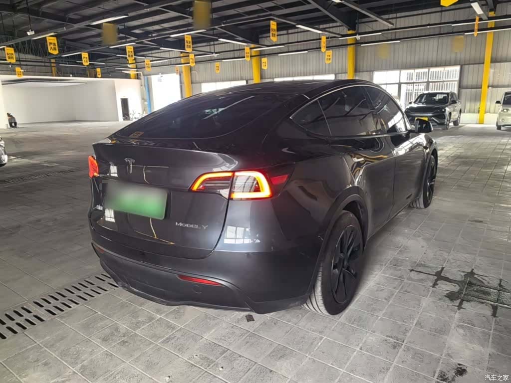 Tesla Model Y, 2024 7