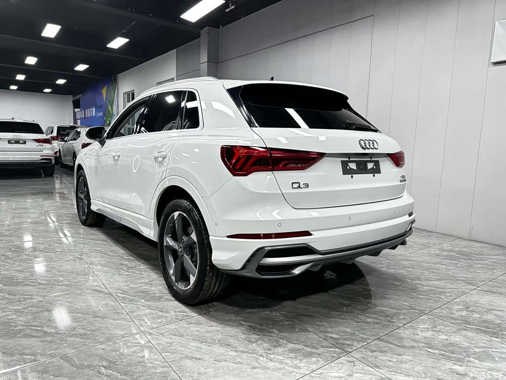 Audi Q3, 2023 4