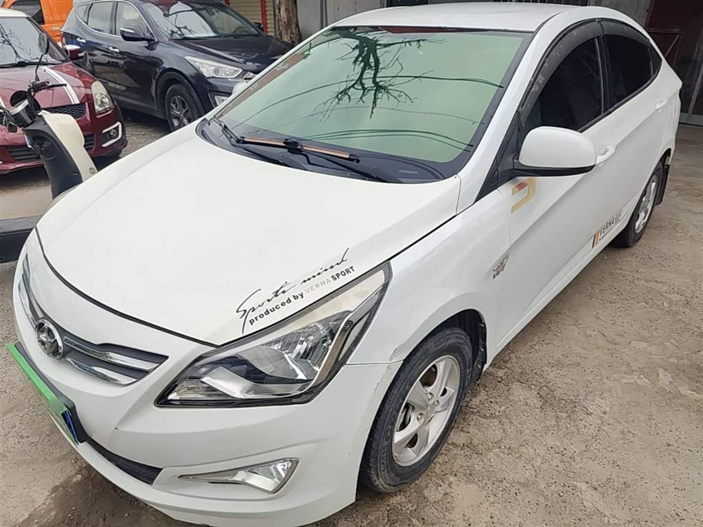 Hyundai 2016 1.4L AT GLS