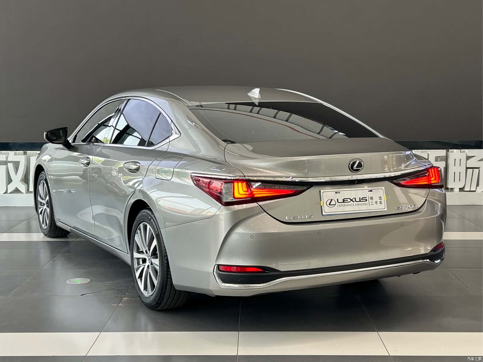 Lexus ES, 2019 4