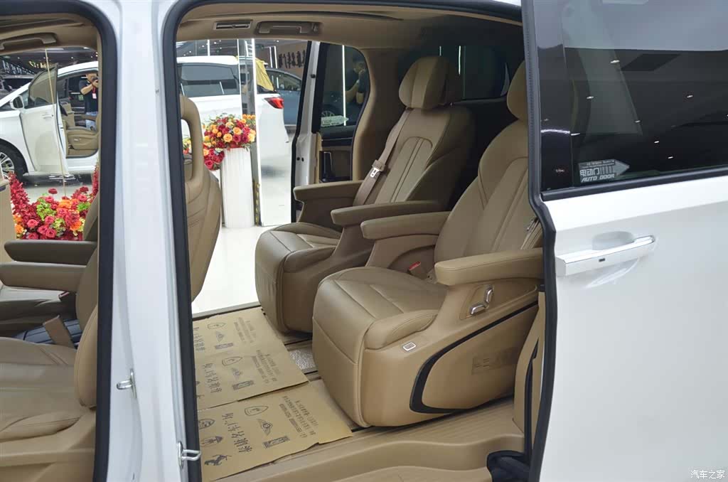 Buick GL8, 2021 все фото