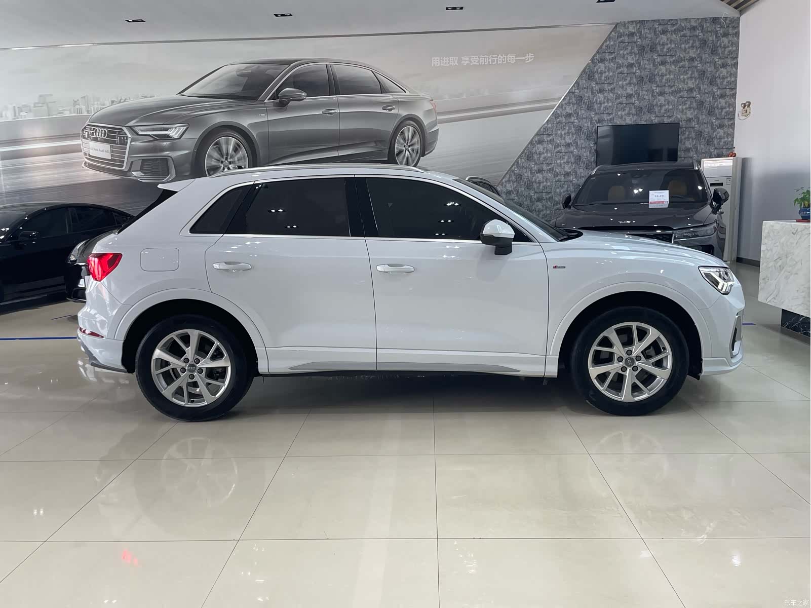 Audi Q3, 2019 11