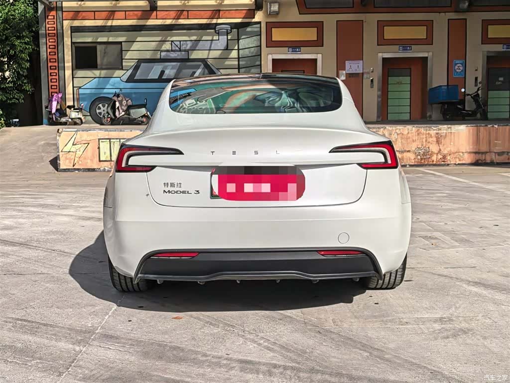 Tesla Model 3, 2025 17