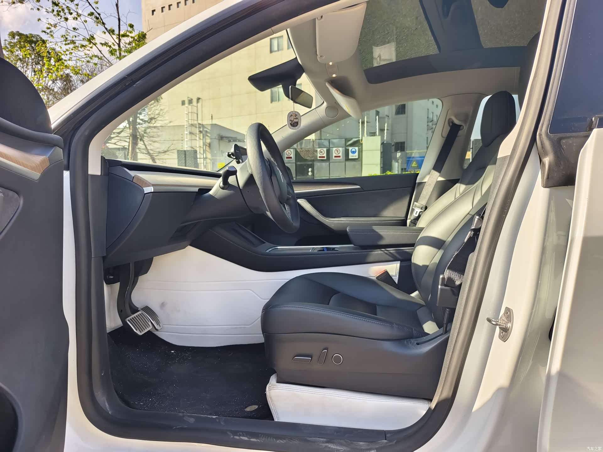 Tesla Model Y, 2021 11