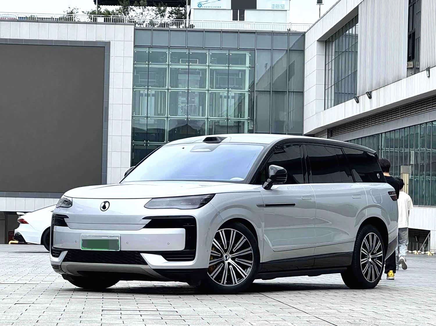 Denza N9