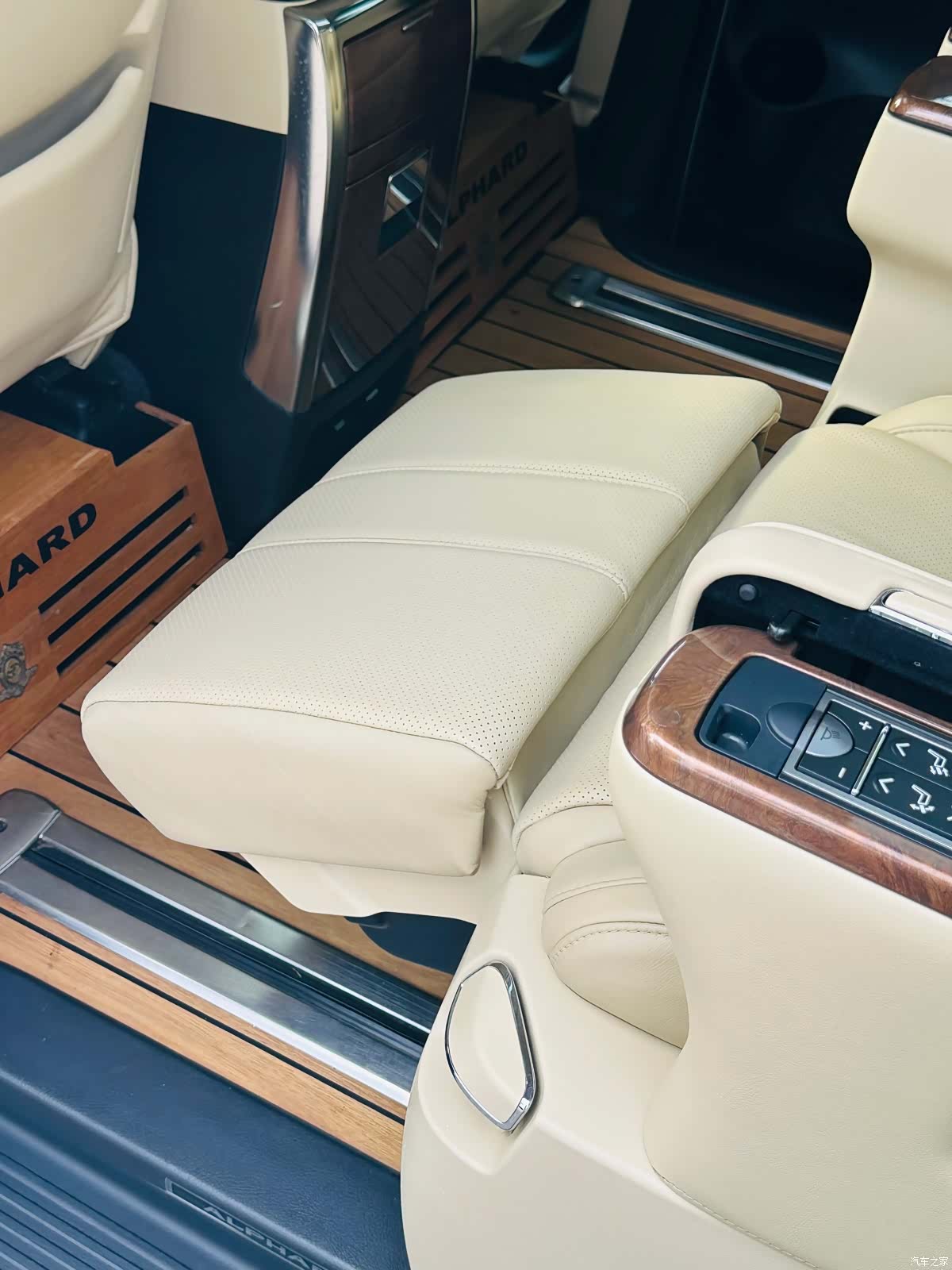 Toyota Alphard, 2018 16