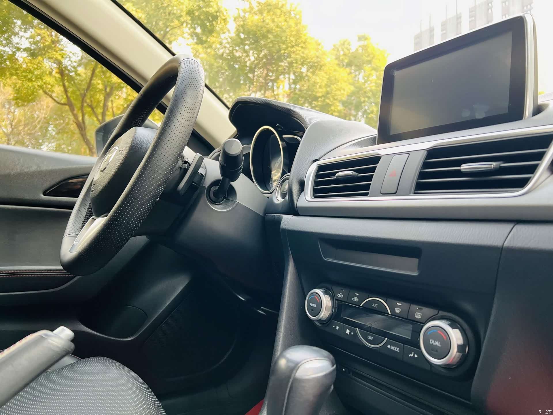 Mazda Mazda3, 2015 7