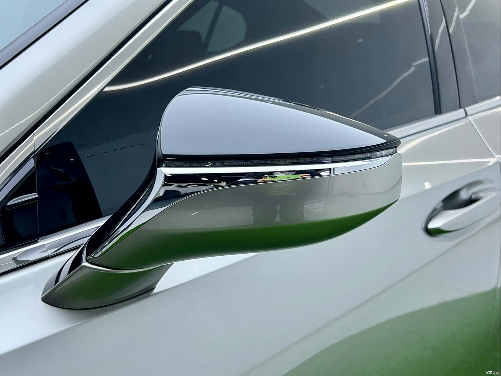 Lexus ES, 2024 все фото