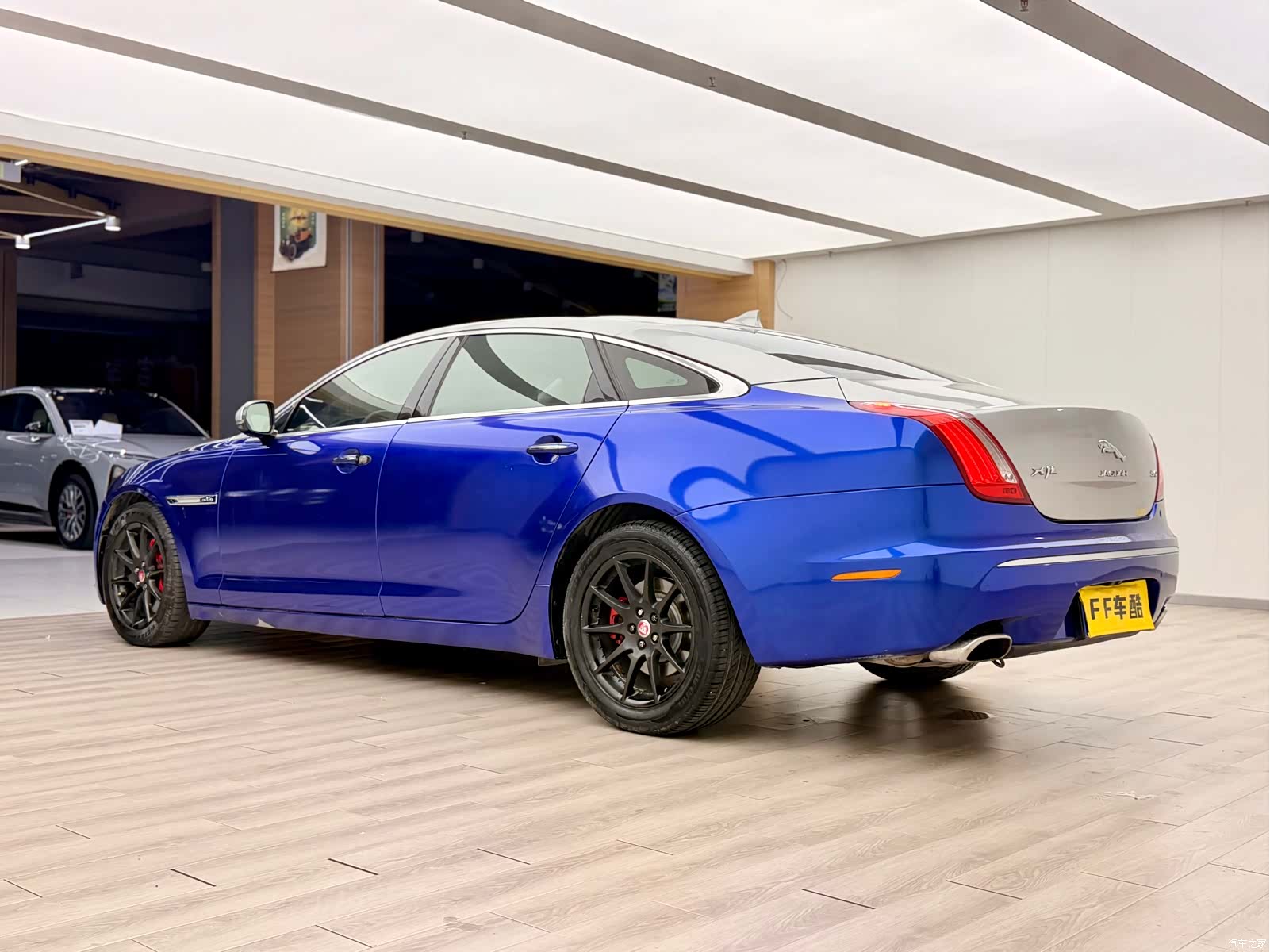 Jaguar XJ, 2014 6