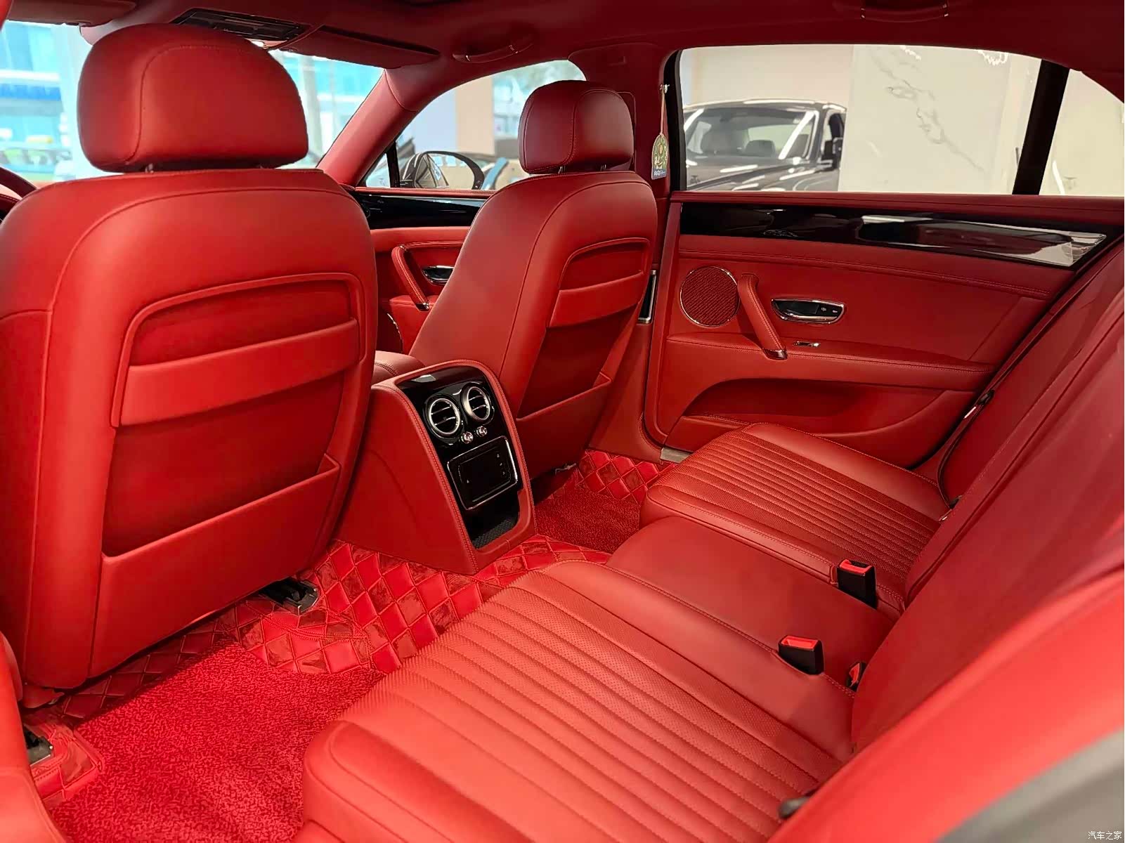 Bentley Flying Spur, 2018 7