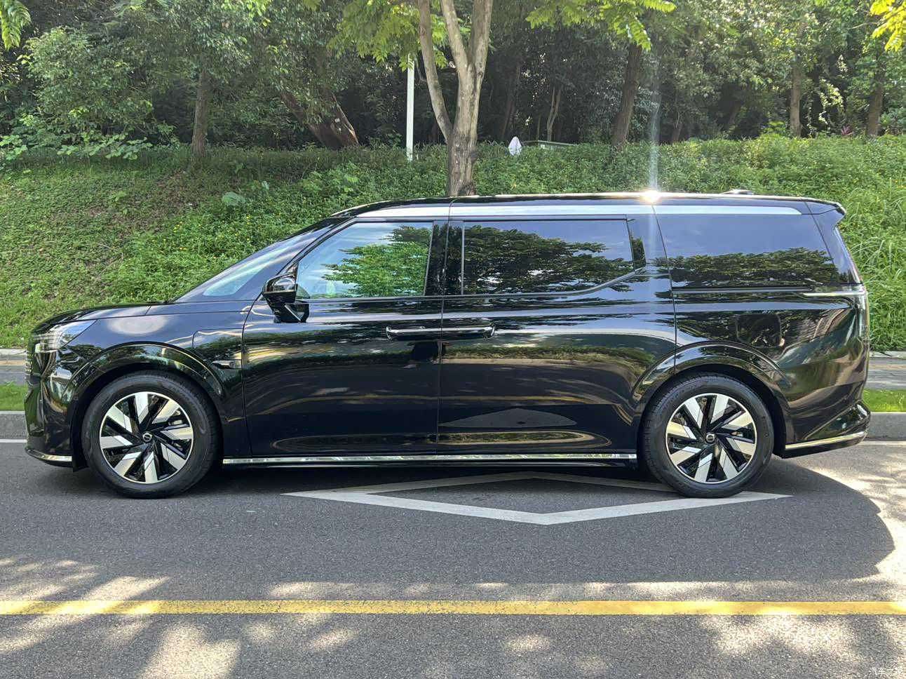 Volvo EM90, 2024 3