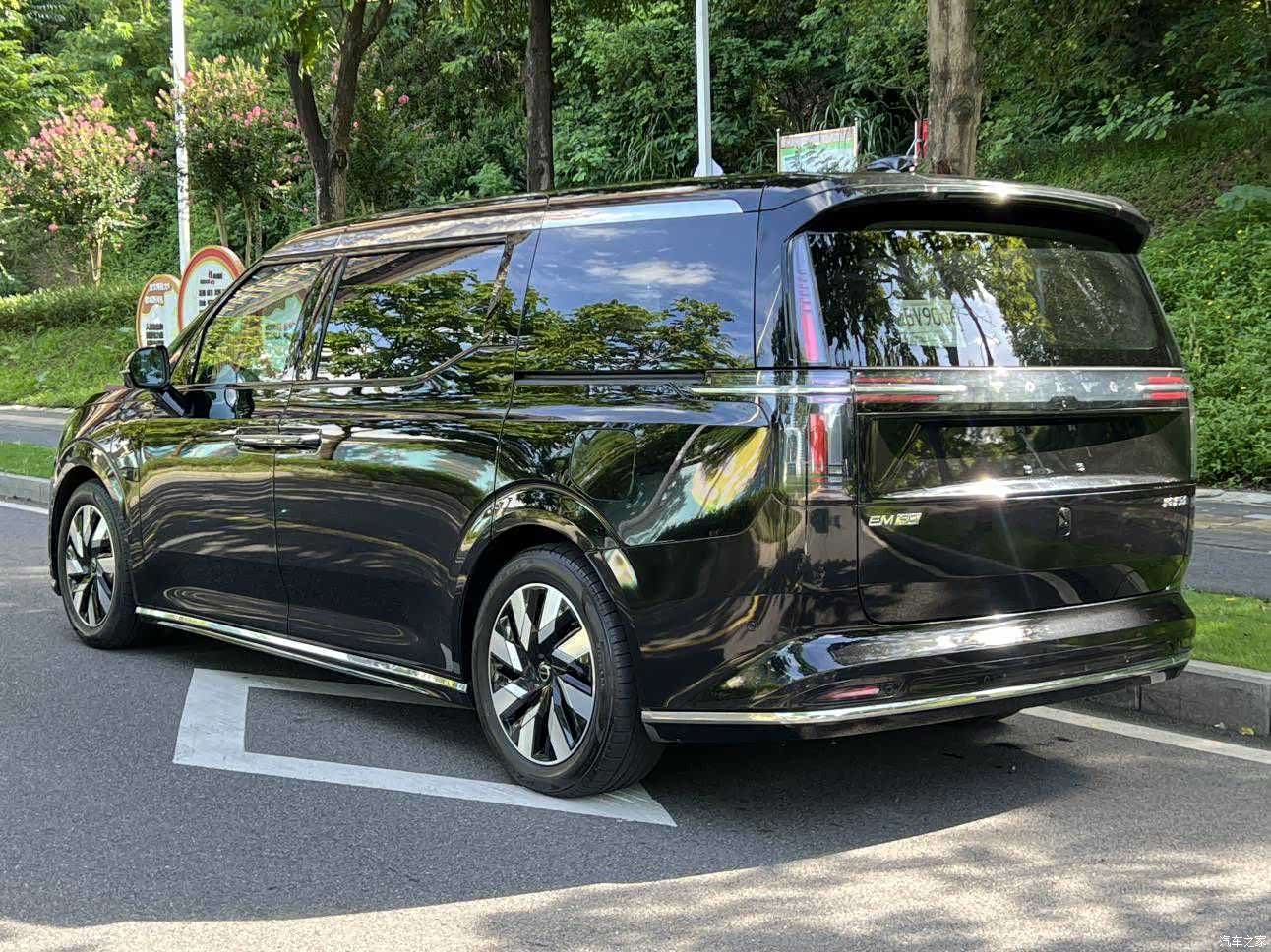 Volvo EM90, 2024 6