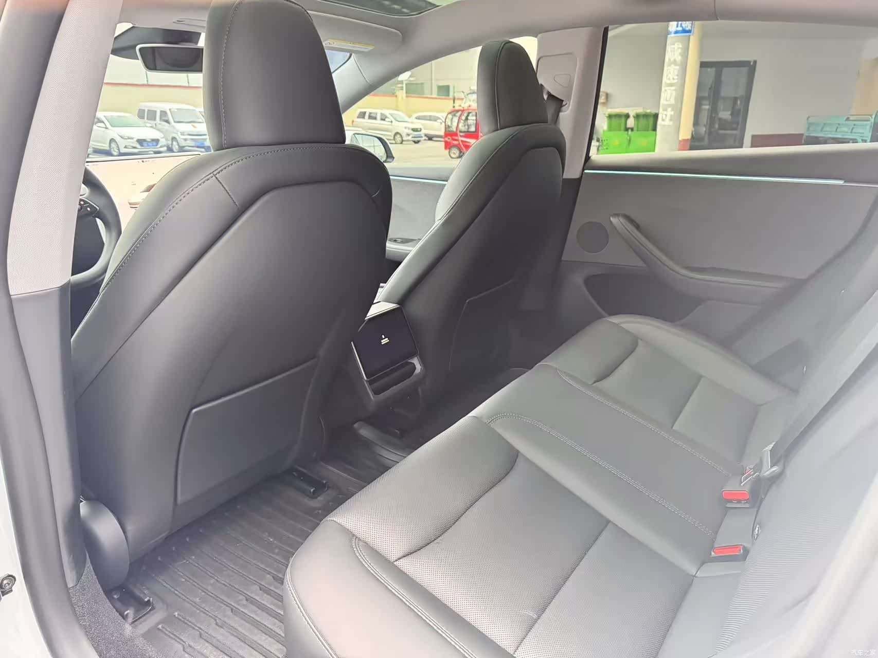 Tesla Model 3, 2025 6