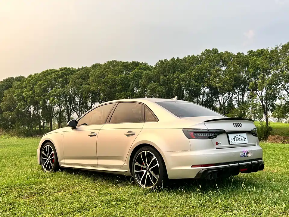 Audi S4