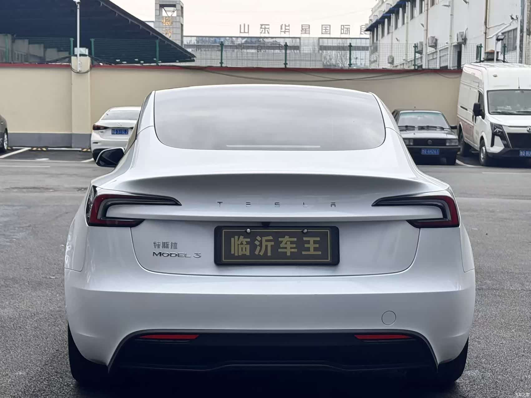 Tesla Model 3, 2025 7