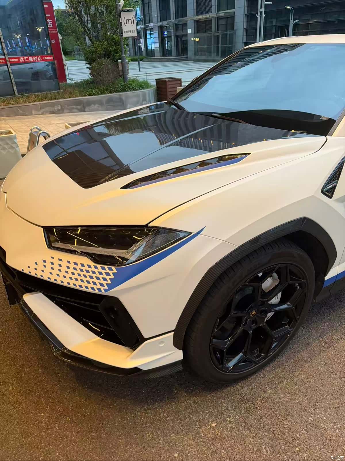 Lamborghini Urus, 2019 3