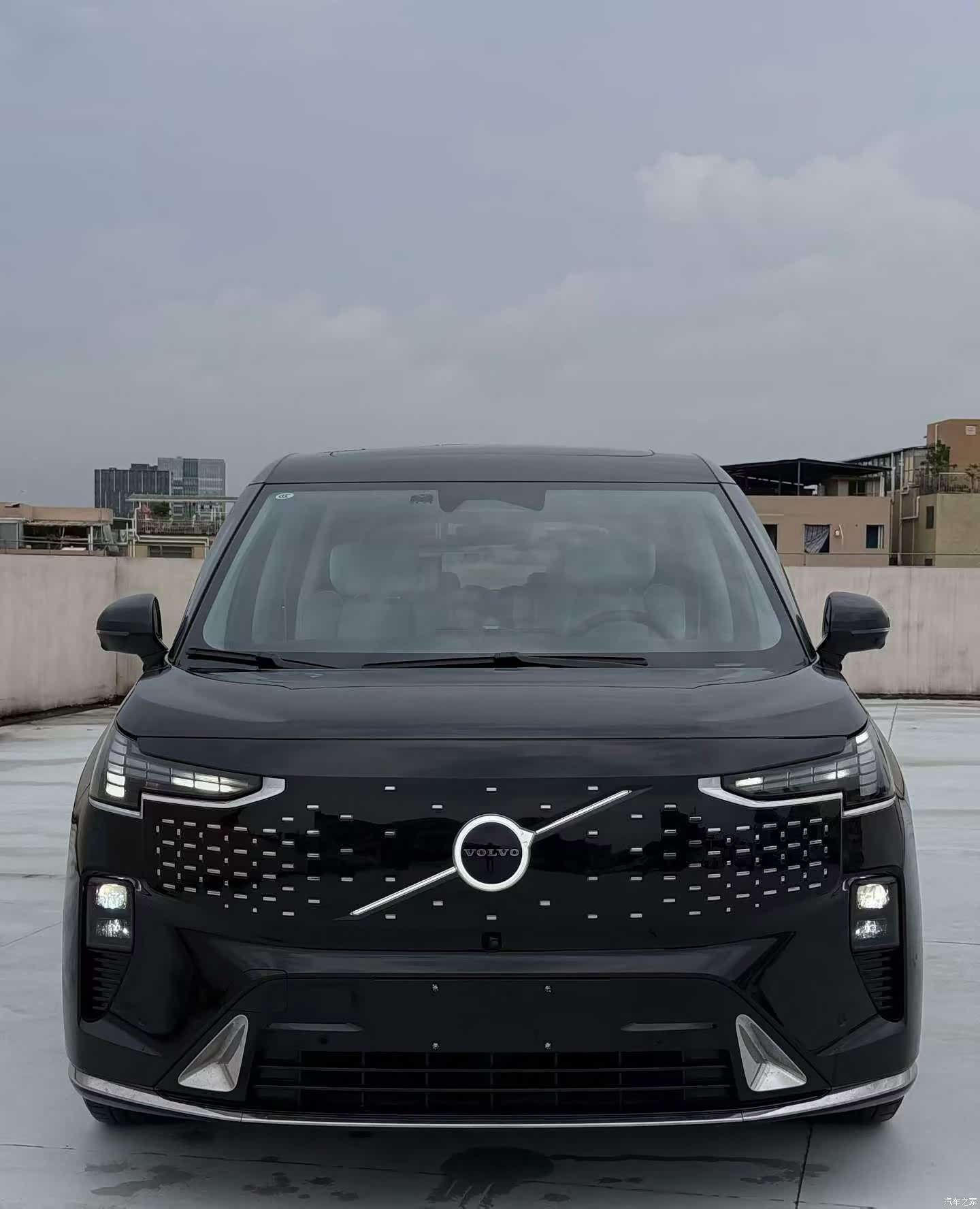 Volvo EM90, 2024 2