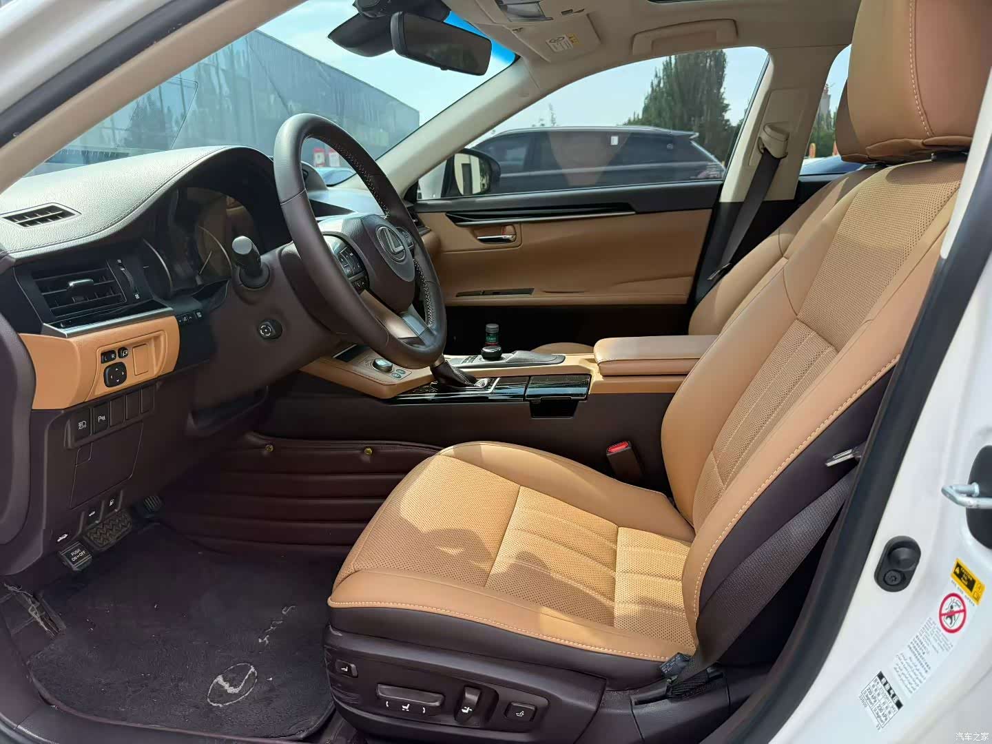 Lexus ES, 2017 4