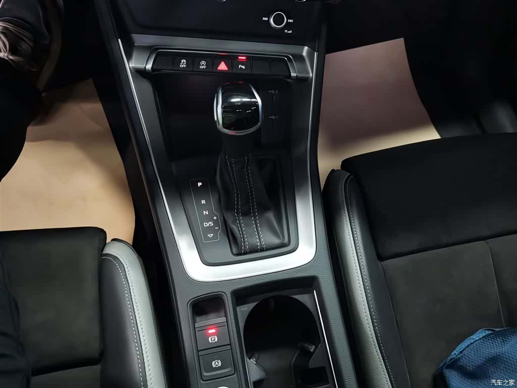 Audi Q3, 2022 10