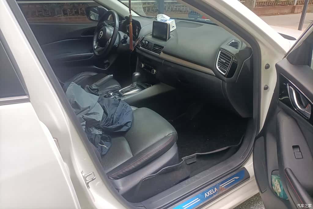Mazda Mazda3, 2015 8