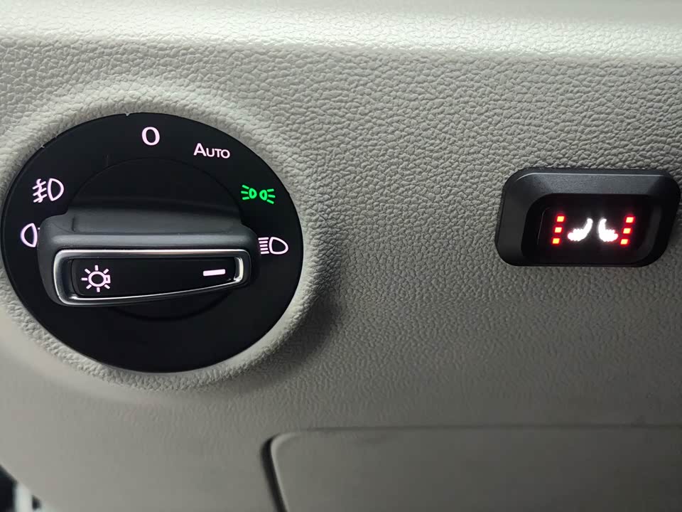 Volkswagen T-ROC exploring Songs