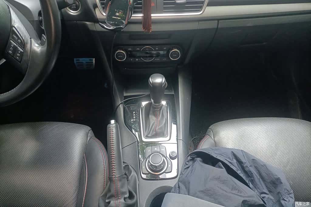 Mazda Mazda3, 2015 16