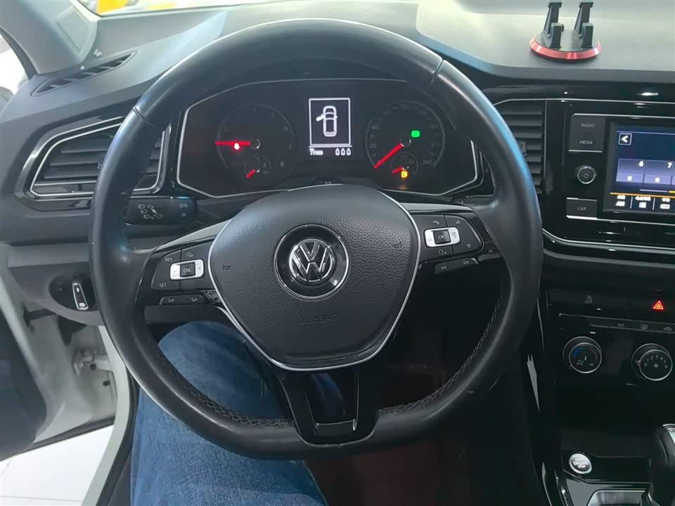 Volkswagen T-ROC exploring Songs