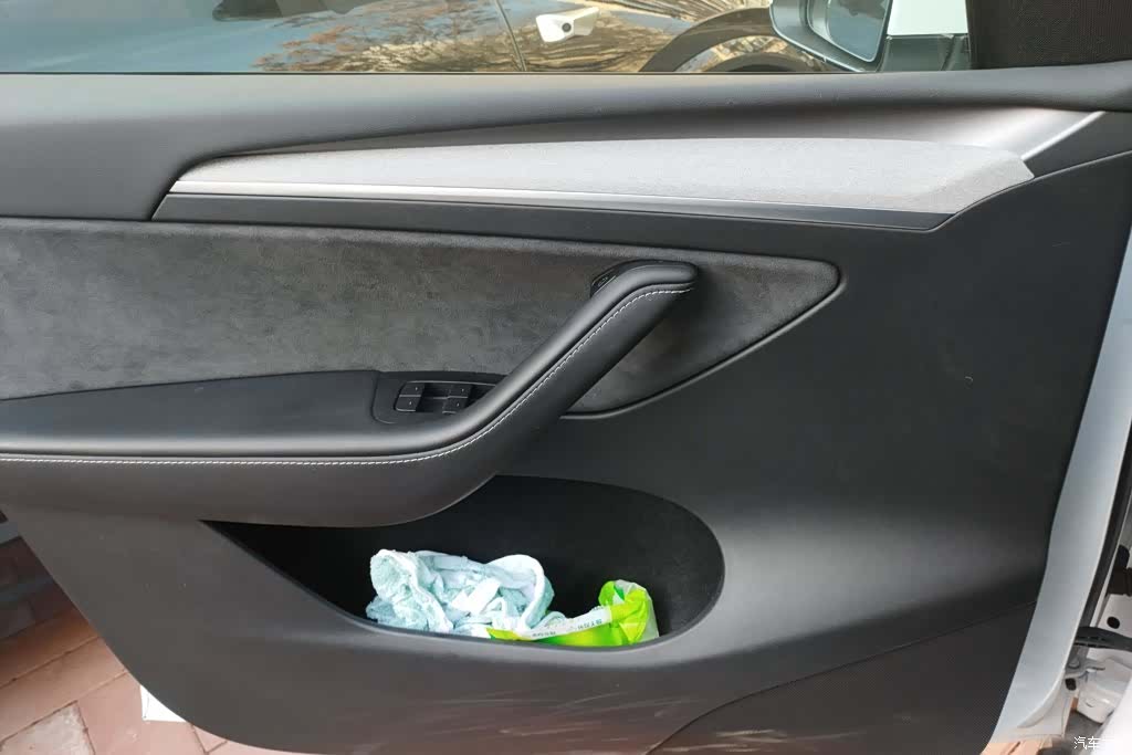 Tesla Model Y, 2024 7