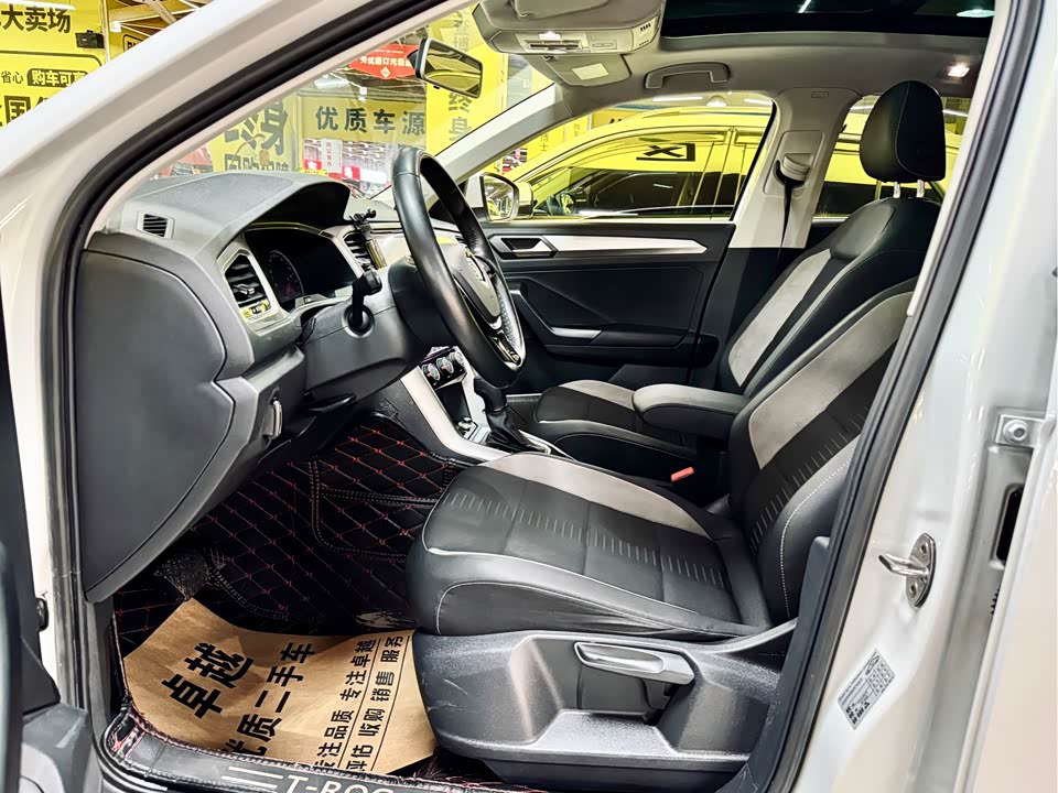 Volkswagen T-ROC exploring Songs