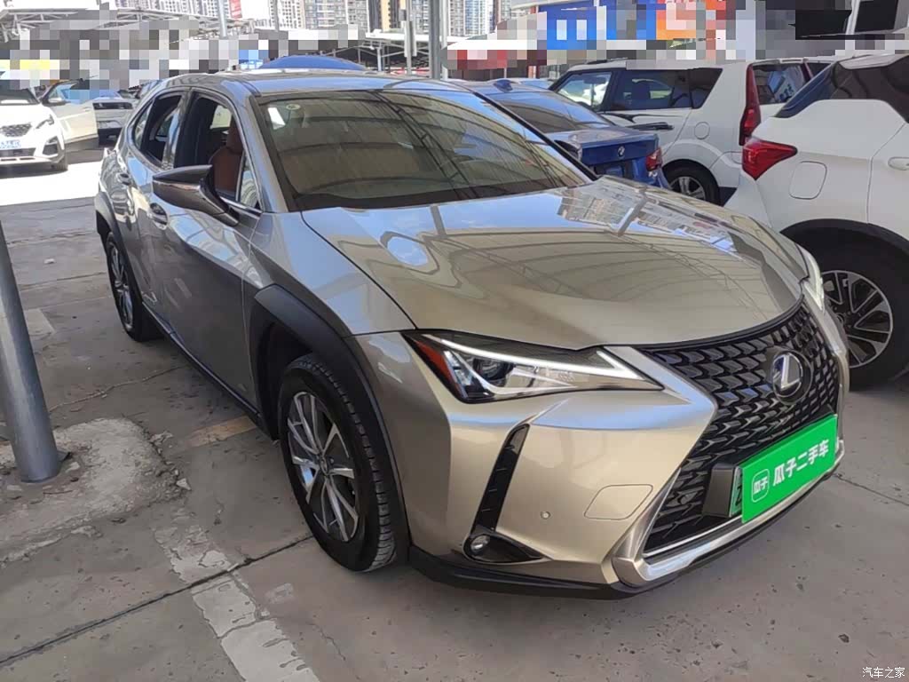 Lexus UX, 2021 4