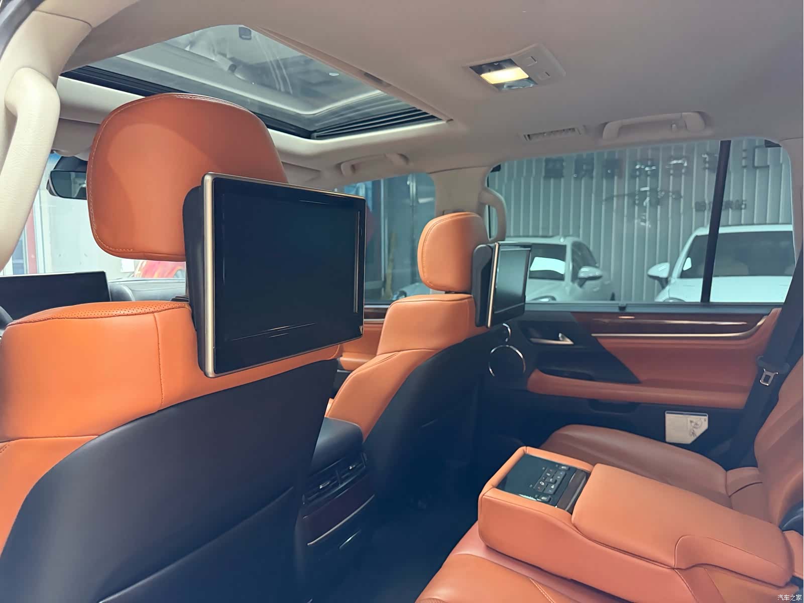 Lexus LX, 2019 13