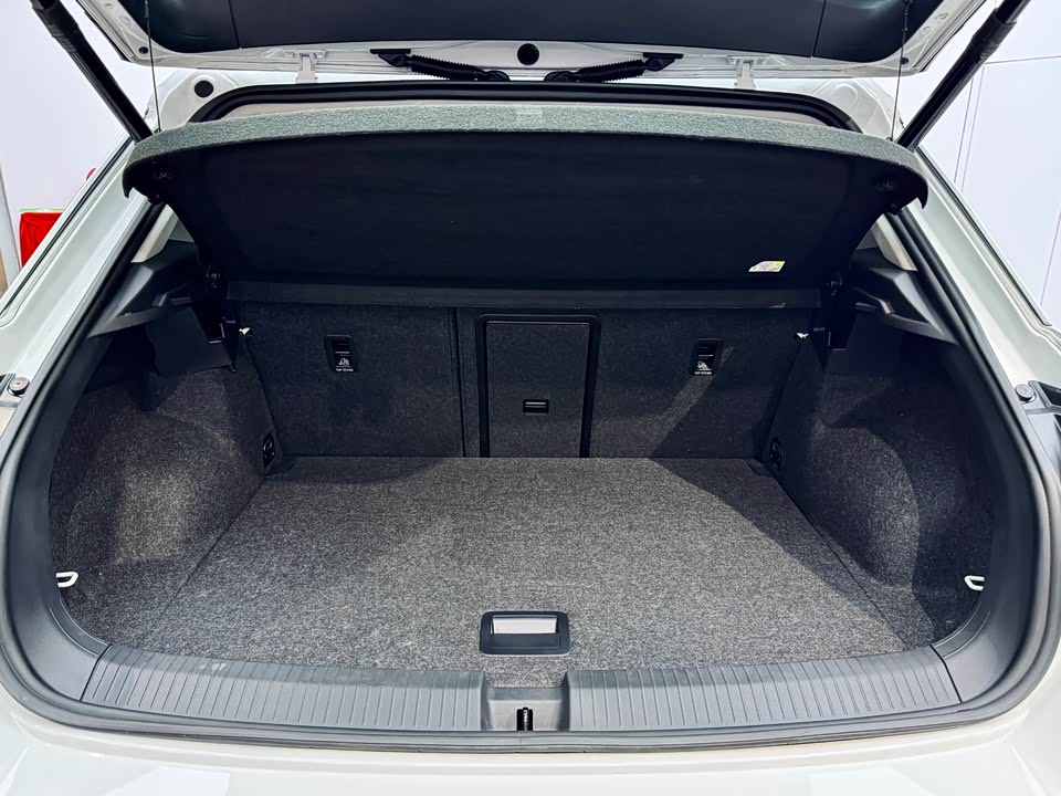 Volkswagen T-ROC exploring Songs