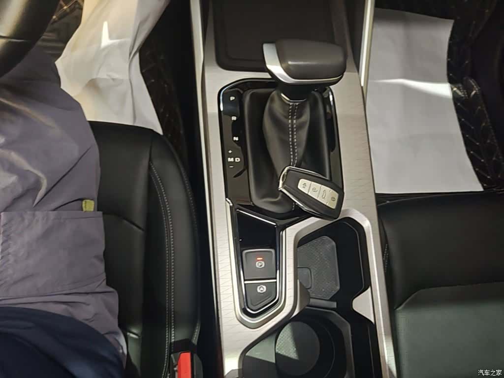 Geely Emgrand, 2022 14