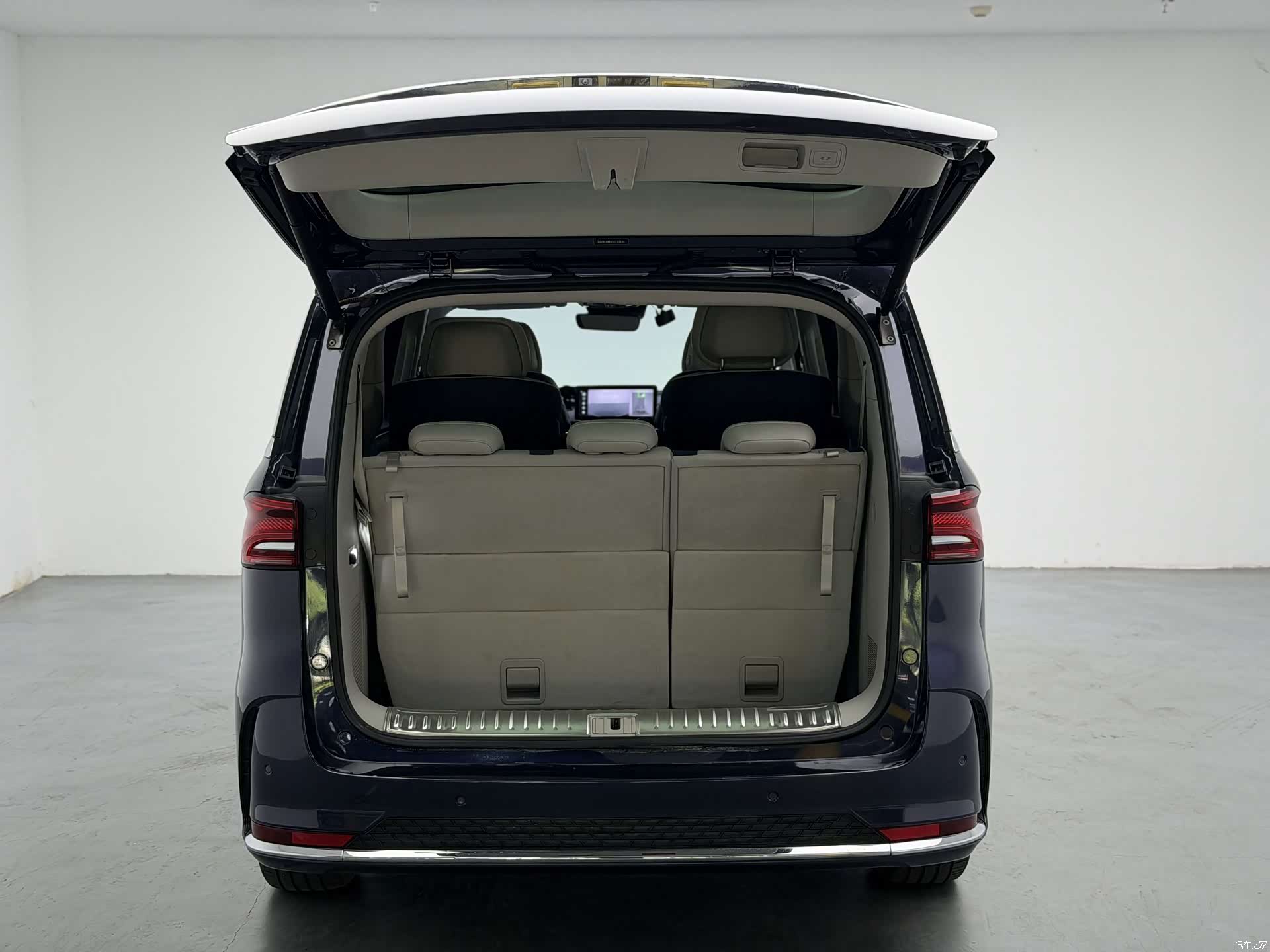 Roewe iMAX8, 2022 13