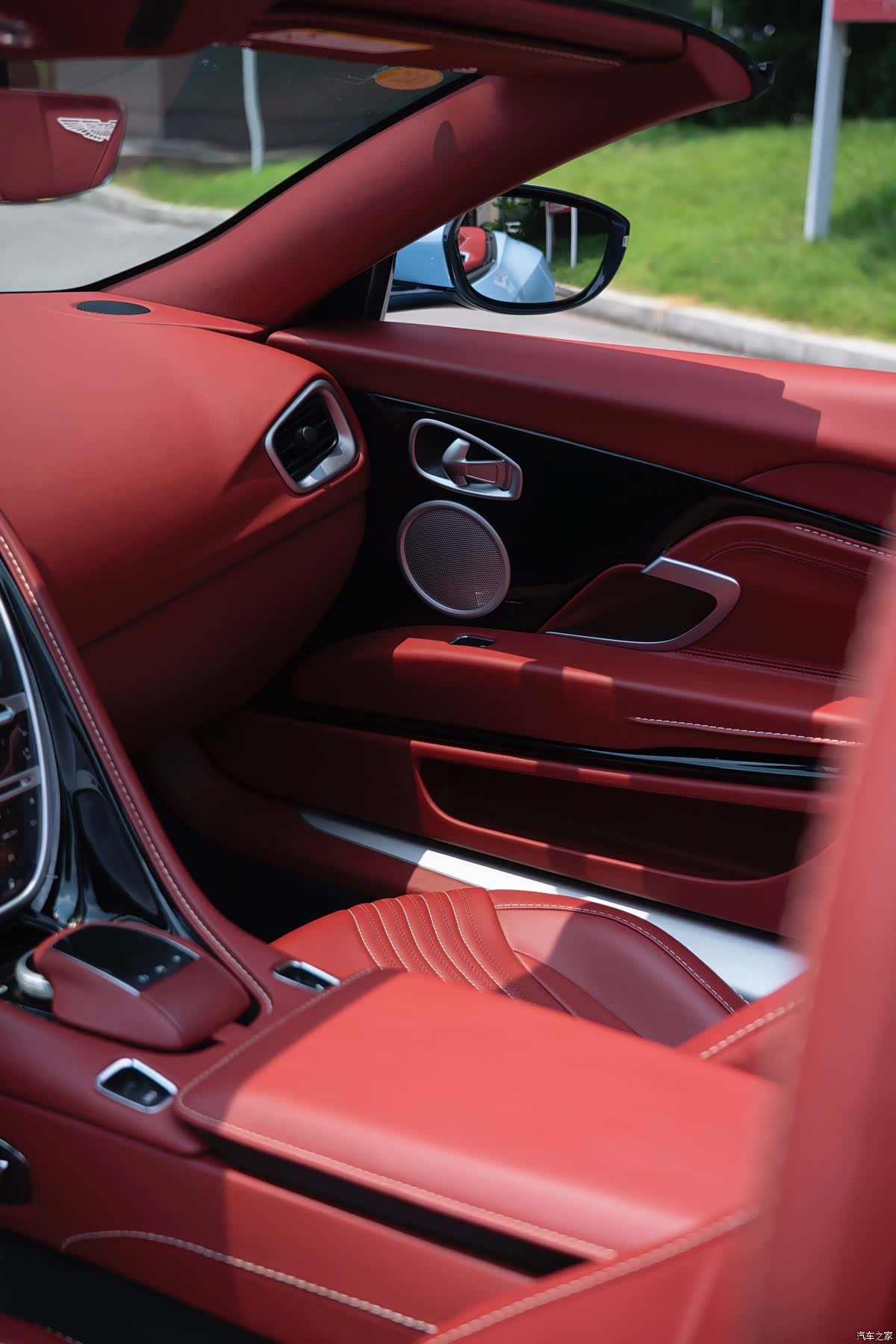 Aston Martin DB11, 2019 12