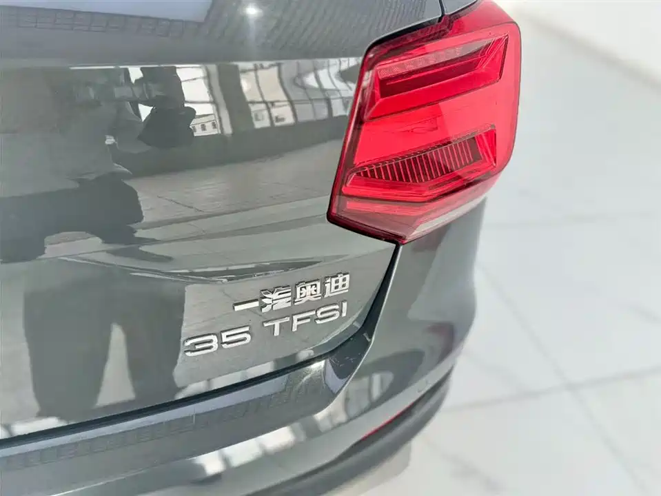Audi Q2L