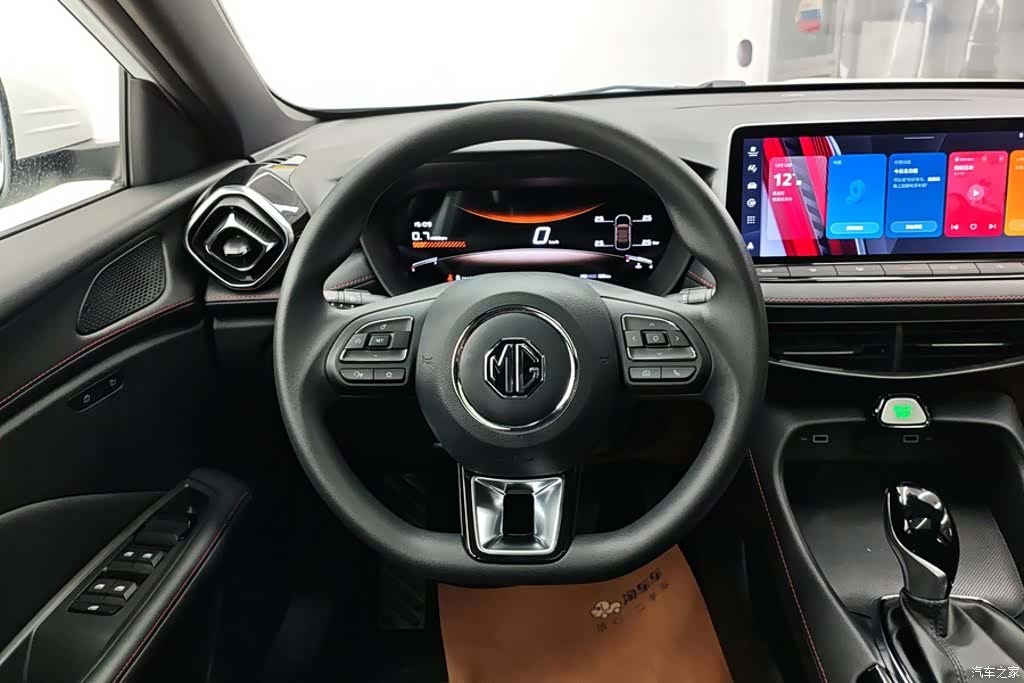MG MG5, 2025 15