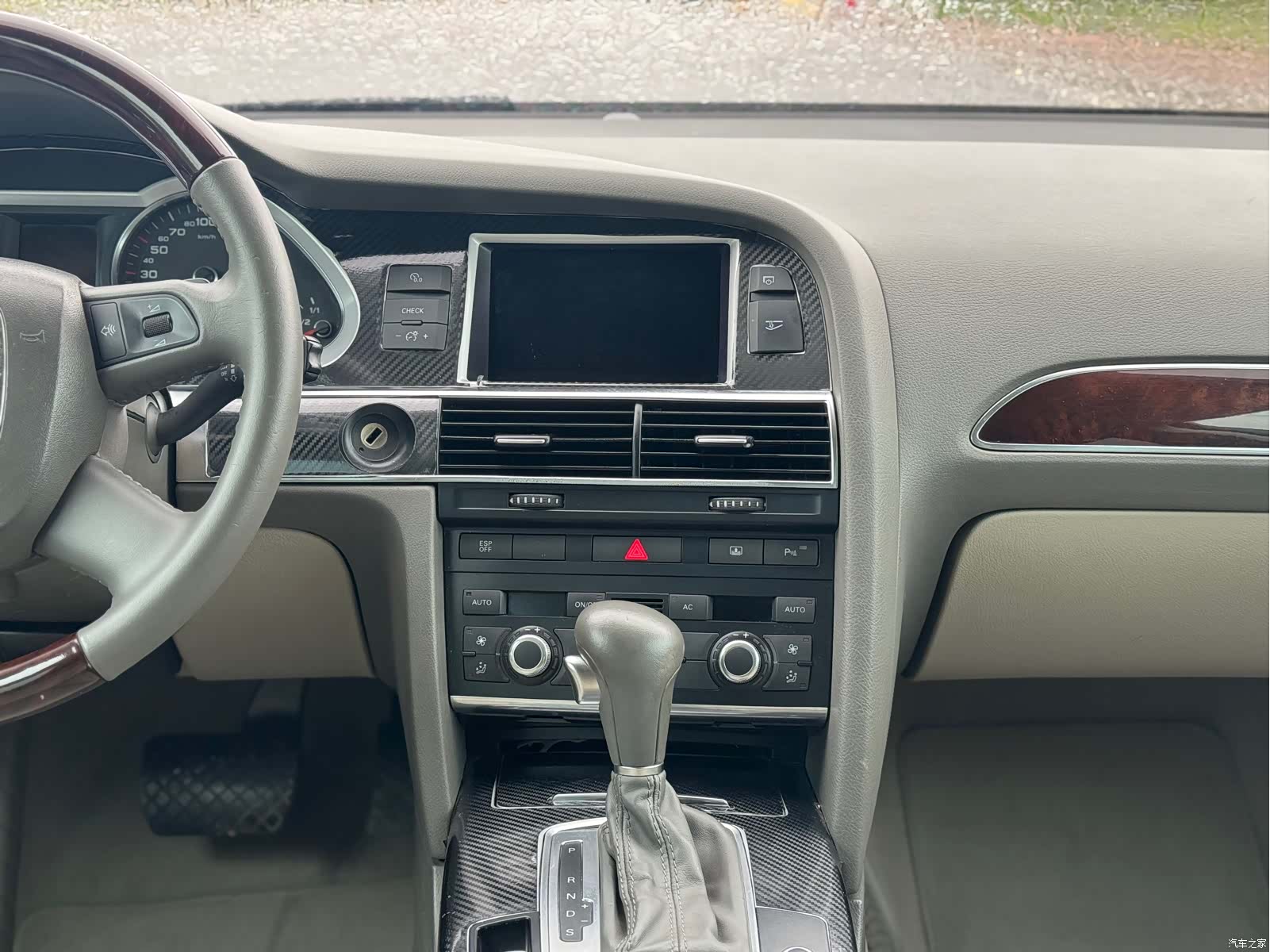 Audi A6L, 2012 10