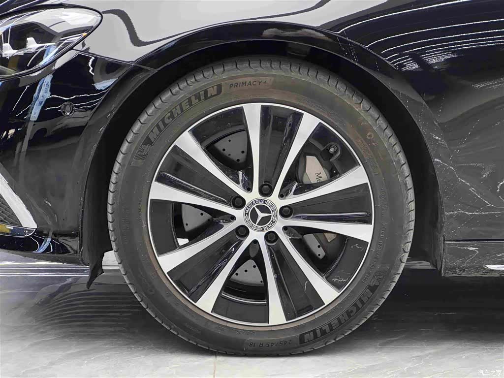 Mercedes-Benz E-Class, 2023 4