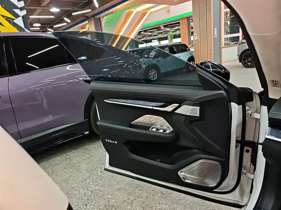 Zeekr 001