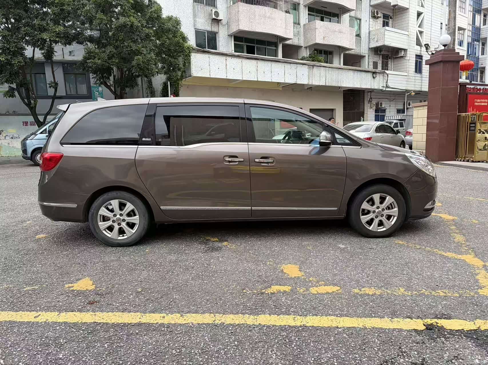 Buick GL8, 2014 4