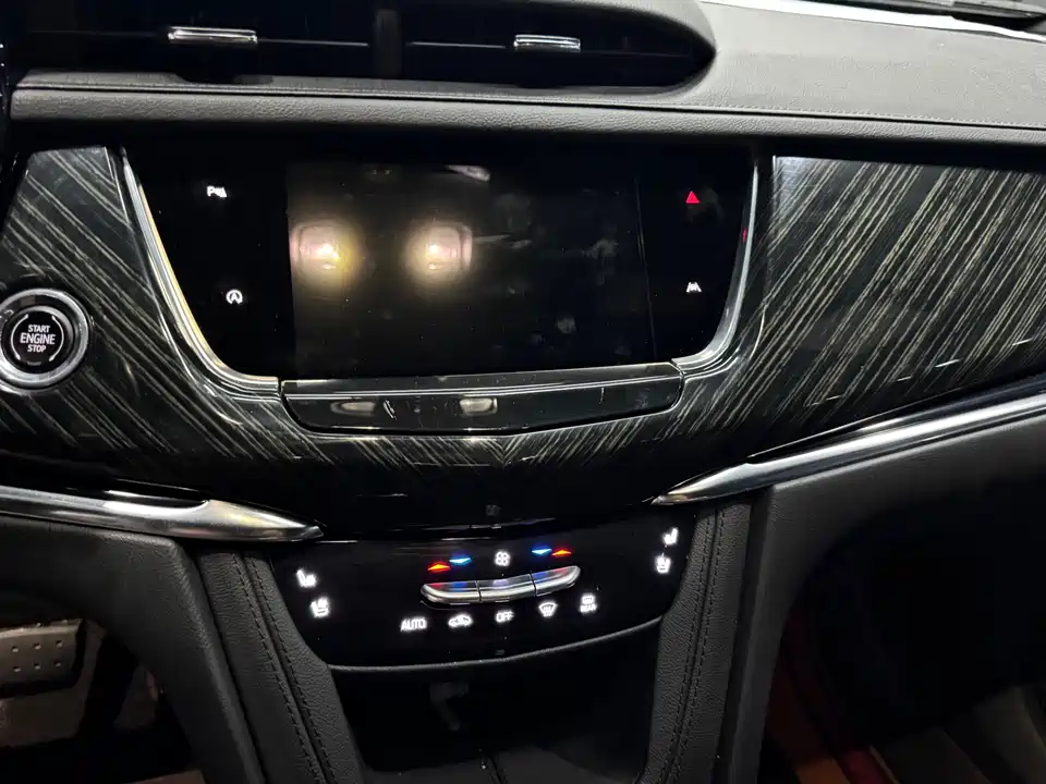 Cadillac XT6