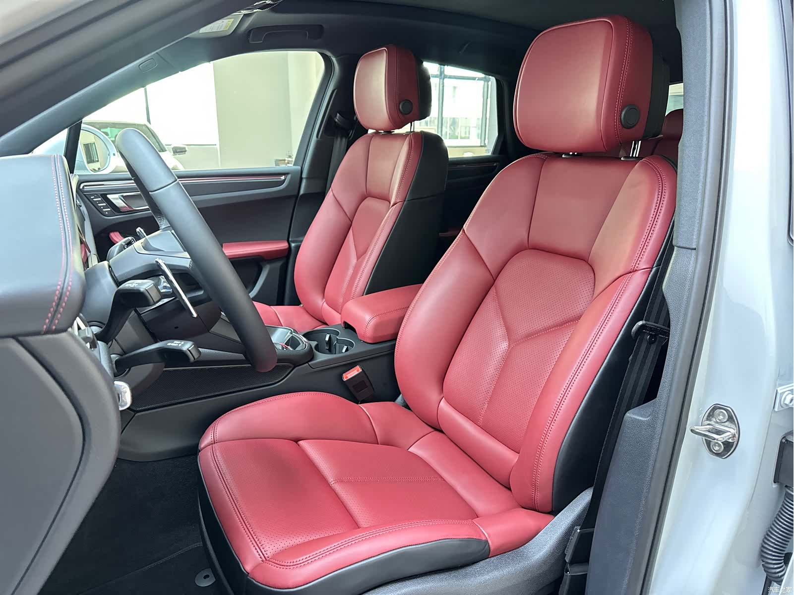 Porsche Macan, 2026 10