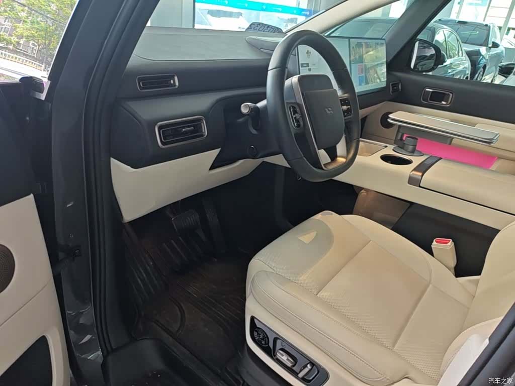 Li Auto MEGA, 2025 16
